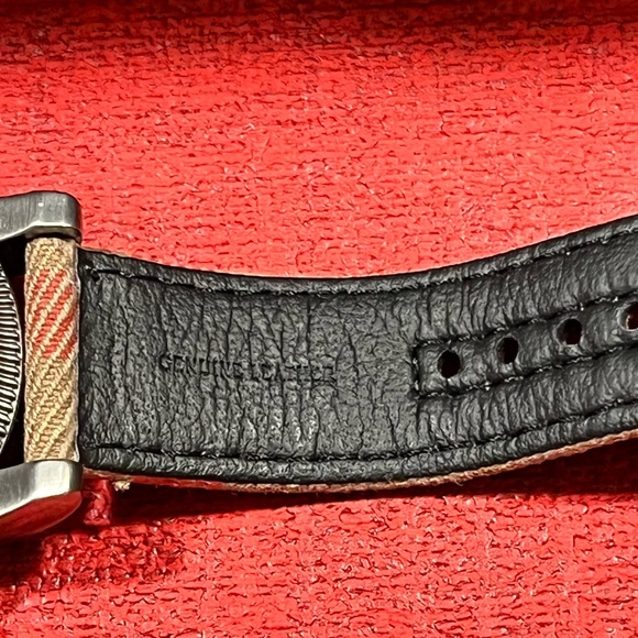 BURBERRY PRE-LOVED AUTHENTIC NOVA SIGNATURE DESIGN CHRONOGRAPH WATCH - Picture 12 of 17